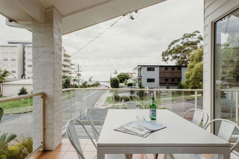 Baybreeze 18 Tomaree Road WiFi Air Conditioning Kitchenette - Carnarvon Accommodation 1