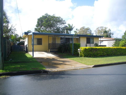 Pet Friendly Cottage In The Heart Of Bribie - Wirraway St, Bongaree - WA Accommodation 15