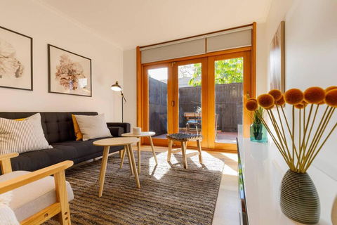 2 Bdrm Apt In Annandale With Courtyard & Parking - Holiday Melbourne 2