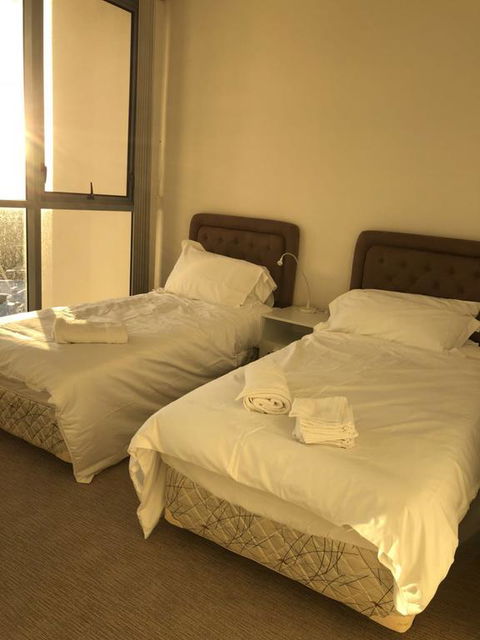 2 Bedroom High Rise Apartment - Holiday Melbourne 3