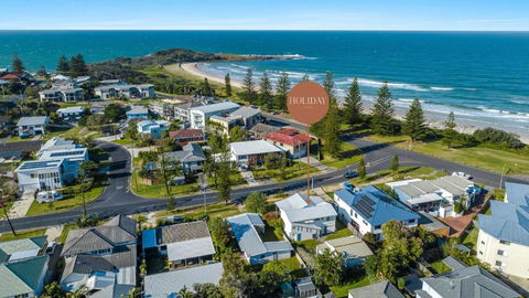 Beachdrift - Classic Beach House - Carnarvon Accommodation 0