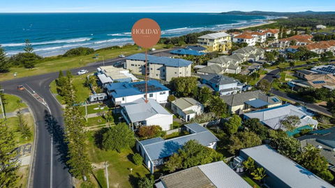 Beachdrift - Classic Beach House - Carnarvon Accommodation 1
