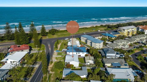Beachdrift - Classic Beach House - Carnarvon Accommodation 2