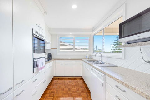 Beached At Lighthouse - Stunning Ocean Views And Pool - Carnarvon Accommodation 1