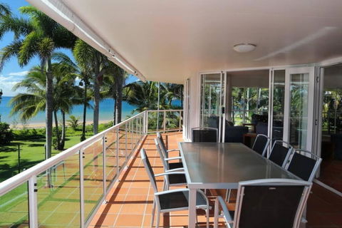 Beaches No 6 - Beachfront Views - Carnarvon Accommodation 0