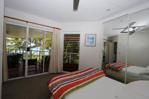 Beaches No 6 - Beachfront Views - Carnarvon Accommodation 4