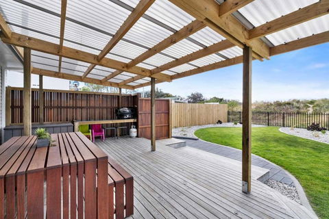 Beachfront Holiday Home Close To Airport - Holiday Melbourne 0