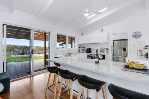 Beachfront Holiday Home Close To Airport - Holiday Melbourne 1