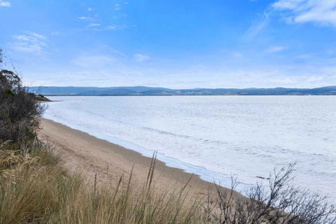 Beachfront Holiday Home Close To Airport - Holiday Melbourne 3