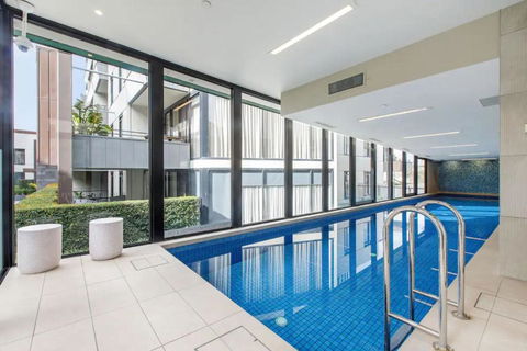 Beautiful 2BR APT With Balcony Pool And Gym - Carnarvon Accommodation 0