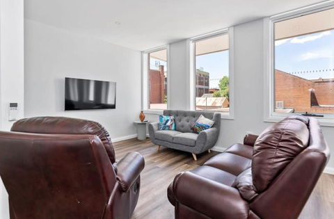 Bedford House - CBD Location, Sleeps 6 - Wagga Wagga Accommodation 1