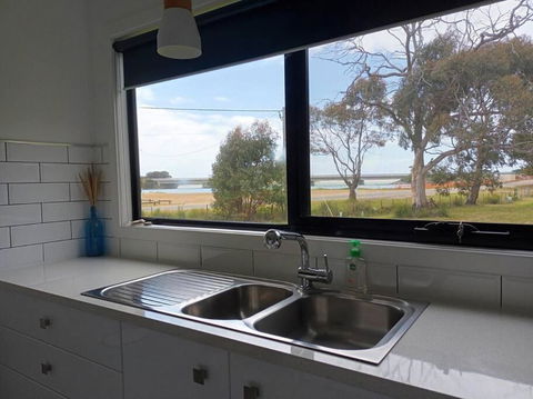 Bella Blue - Scamander River Stay - Carnarvon Accommodation 1