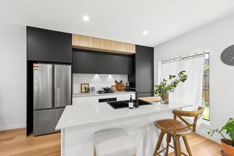 Bellfield Estate Modern 2Bed 2Bath Townhouse - Holiday Melbourne 2