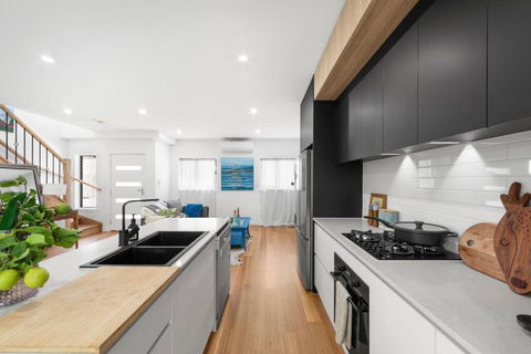 Bellfield Estate Modern 2Bed 2Bath Townhouse - Holiday Melbourne 3