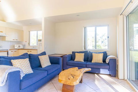Berrara Lagoon Front Chalet - Carnarvon Accommodation 3