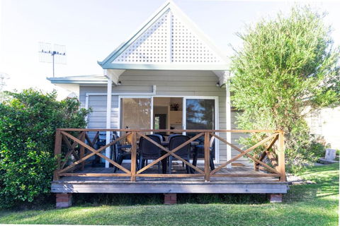 Berrara Lagoon Front Chalet - Carnarvon Accommodation 0
