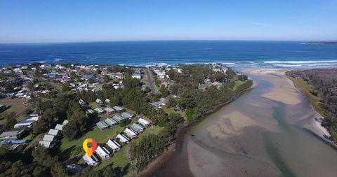 Berrara Lagoon Front Chalet - Carnarvon Accommodation 1