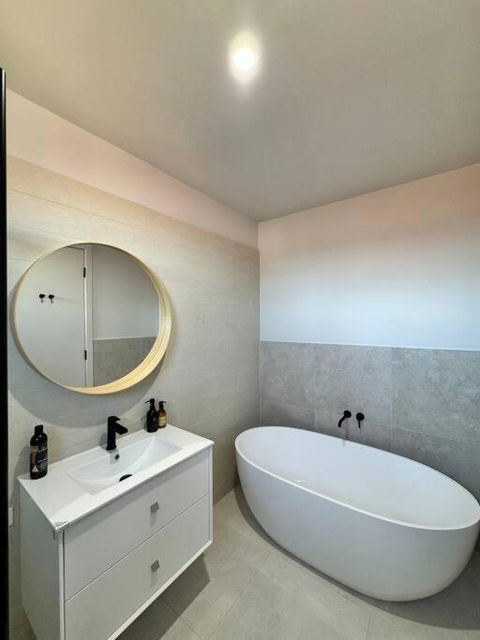 Bespoke Family Sanctuary - Carnarvon Accommodation 2