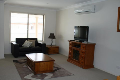 Breakaway Apartments - Accommodation Australia 0