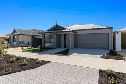 Butterleaf Retreat - Holiday Melbourne 0