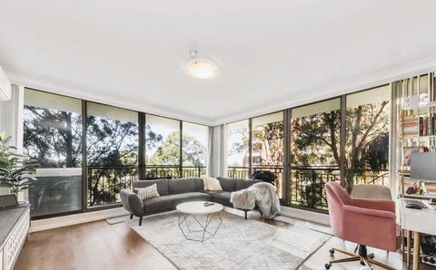 City Oasis - Terrific Location & District Views! - Holiday Melbourne 0