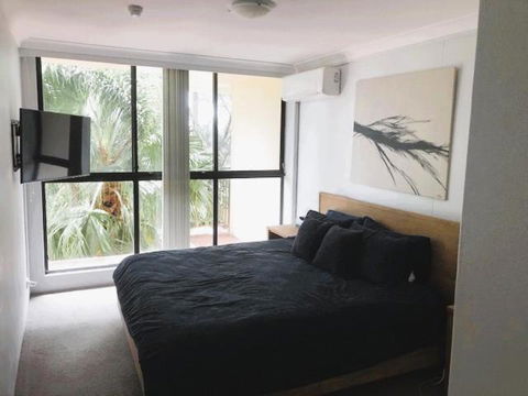 City Oasis - Terrific Location & District Views! - Holiday Melbourne 1