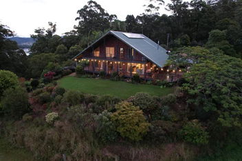 Cloud Valley Estate -Chalet with Accommodation Airlie Beach