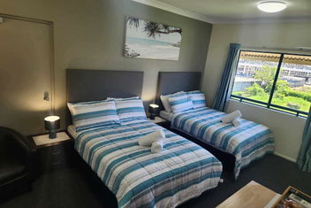 Coastal Breeze Studio- Steps From CBD,Stadium&Ferry with Townsville Tourism