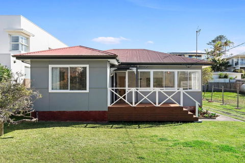 Cute Beach Escape 50m To Wamberal Beach - Holiday Melbourne 2