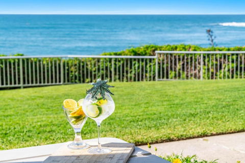 Craigmore 5 - Fantastic Ocean Views - Holiday Melbourne 1