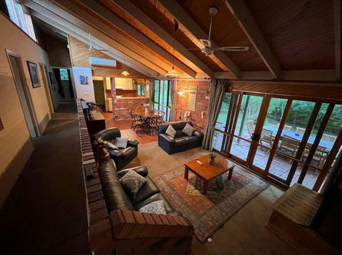 Creek Cottage - Holiday Melbourne 0