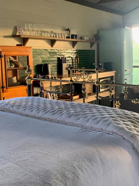 Creek Shack - Off Grid - Holiday Melbourne 3