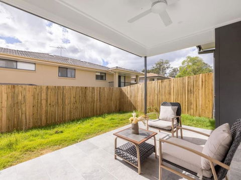 Cute 4BR Family Home In Calamvale - Holiday Melbourne 0