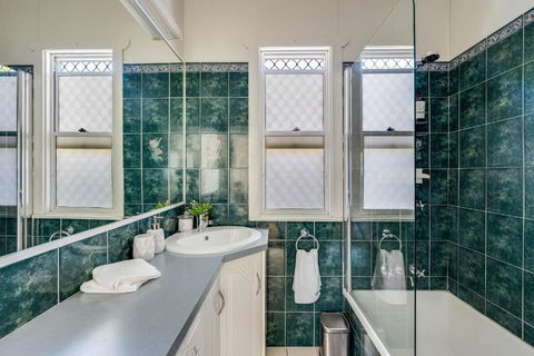 Cute & Cheerful! Close To CBD & Gorgeous Parkland! - Holiday Melbourne 3