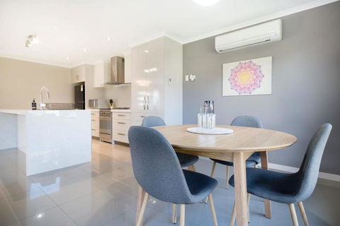 Cute And Cosy 2 Bedroom Unit With Parking And WiFi - Holiday Melbourne 1