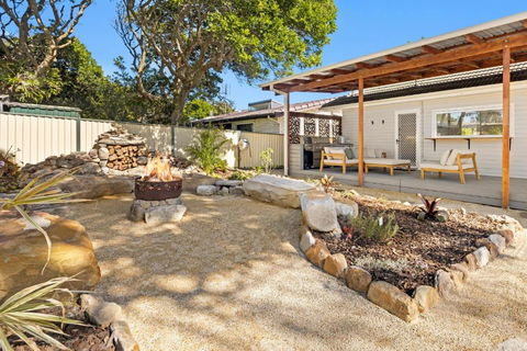 Cute Beach Cottage - Absolute Beach Front - Holiday Melbourne 2