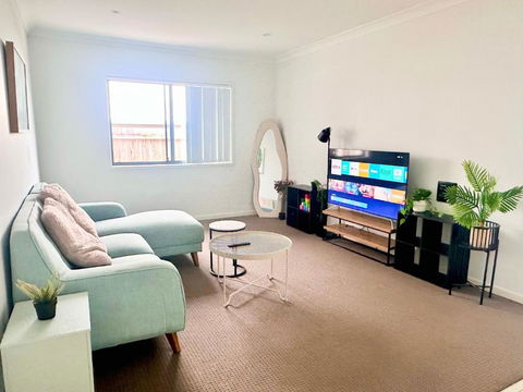 Cute Family Home Only 10 Min Away From Theme Parks! - Holiday Melbourne 1