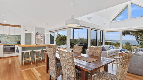 Cuttagee Views Luxury Ocean Beach Front Bermagui Linen & Wifi Provided - Holiday Melbourne 4