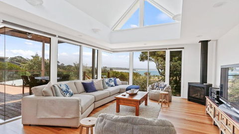 Cuttagee Views Luxury Ocean Beach Front Bermagui Linen & Wifi Provided - Holiday Melbourne 2