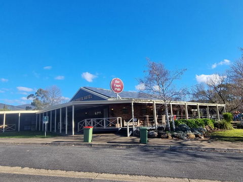 Dartmouth Hotel Pub - Victoria Tourism 1