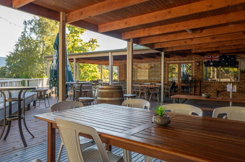 Dartmouth Hotel Pub - Victoria Tourism 3
