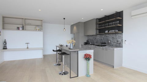 4 Free Paking 4Bed3Bath Deluxe Townhouse - Accommodation Australia 3