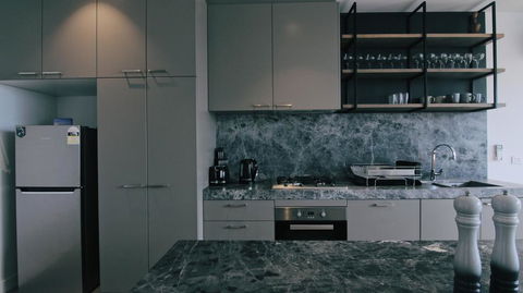 4 Free Paking 4Bed3Bath Deluxe Townhouse - Accommodation Australia 1
