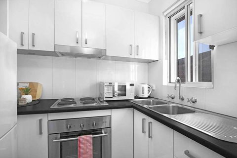 8 South Pacific 2 Bedrooms - Holiday Melbourne 1
