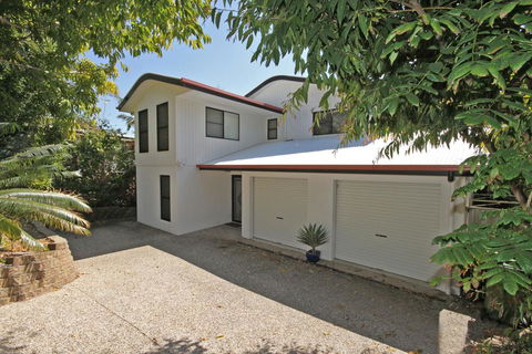 8 Springfield Avenue - Pet Friendly, Linen Included - Casino Accommodation 0