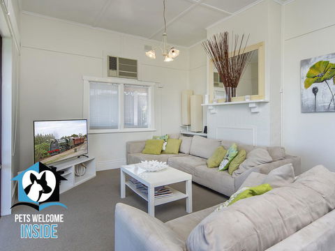 Absolute Beachfront 3BR 2BA Home W/ Beach Track - Holiday Melbourne 1