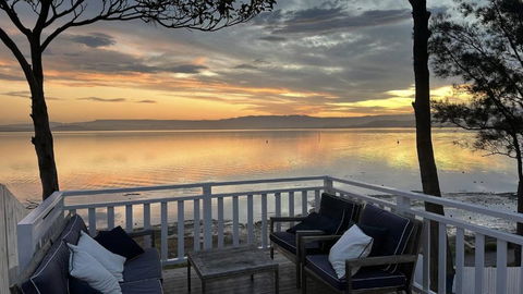 Dreamy Lake Retreat Sunsets - Holiday Sydney 0