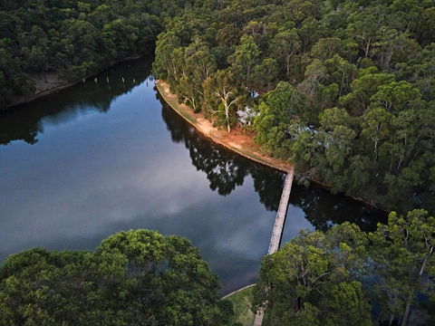 Evedon Lakeside Retreat - Holiday Melbourne 0