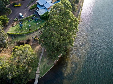 Evedon Lakeside Retreat - Holiday Melbourne 4