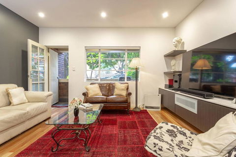 Exclusive Art Deco Escape In Tree-lined Kingsford - Accommodation Australia 0
